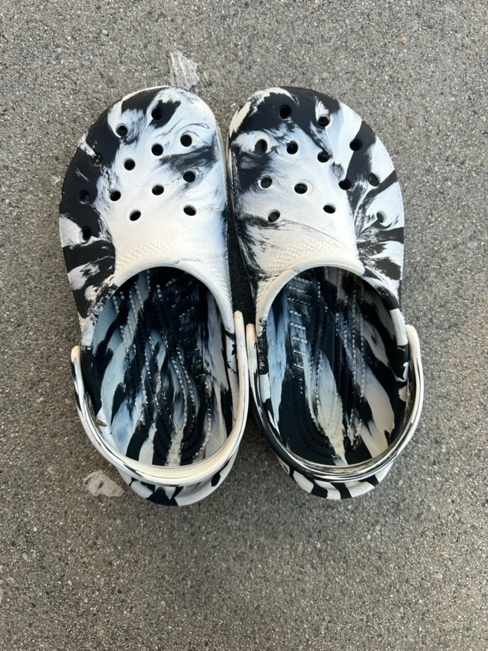 CROCS Big Kids Classic Black/White Marbled Clogs size J3 - Picture 2 of 3